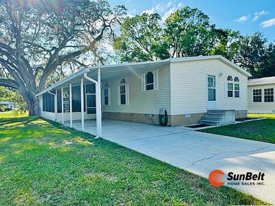 Photo 2 of 50 of home located at 1942 NW 46th Avenue Lot 299 Ocala, FL 34482