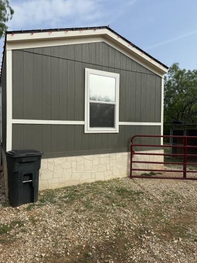 Photo 4 of 8 of home located at 10150 Co Rd 343 Charlotte, TX 78011