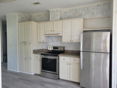 Photo 3 of 20 of home located at 32 East Ln Palmetto, FL 34221