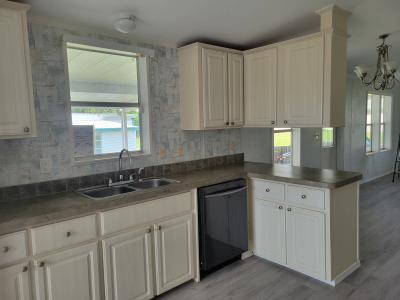Photo 4 of 20 of home located at 32 East Ln Palmetto, FL 34221