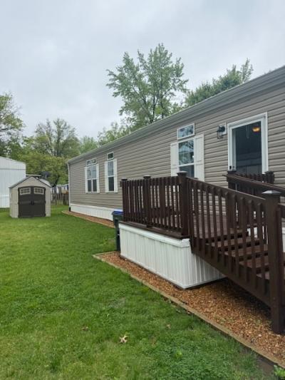 Photo 2 of 19 of home located at 354 Castile Court Saint Peters, MO 63376