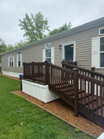 Photo 3 of 19 of home located at 354 Castile Court Saint Peters, MO 63376