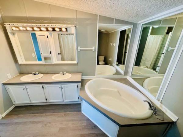 1996 Commadore Manufactured Home