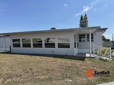 Photo 2 of 12 of home located at 3356 E Dale Street Leesburg, FL 34788