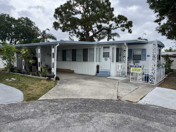 Photo 1 of 2 of home located at 2701 34th Street North, Lot 556 Saint Petersburg, FL 33713