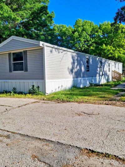 Mobile Home at 930 Graphic Arts Rd, Lot 48 Emporia, KS 66801