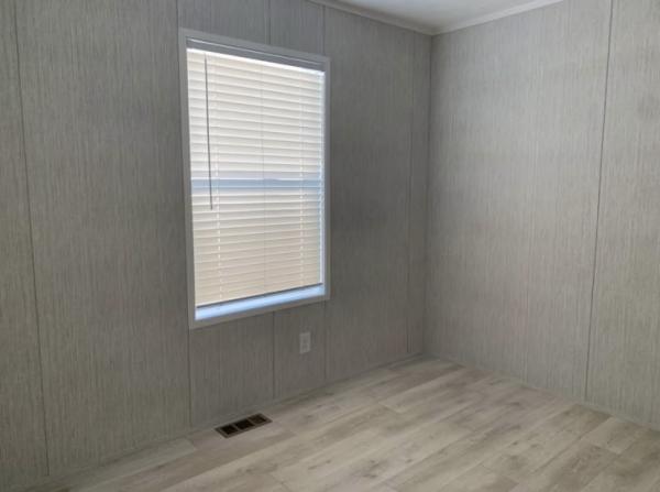 2024 Commodore Mobile Home