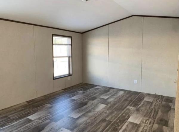 2021 Commodore Mobile Home