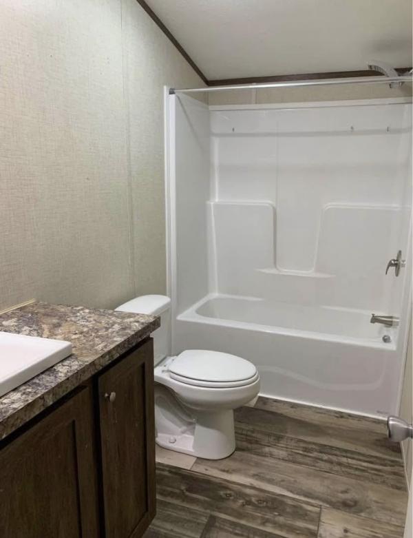 2021 Commodore Mobile Home