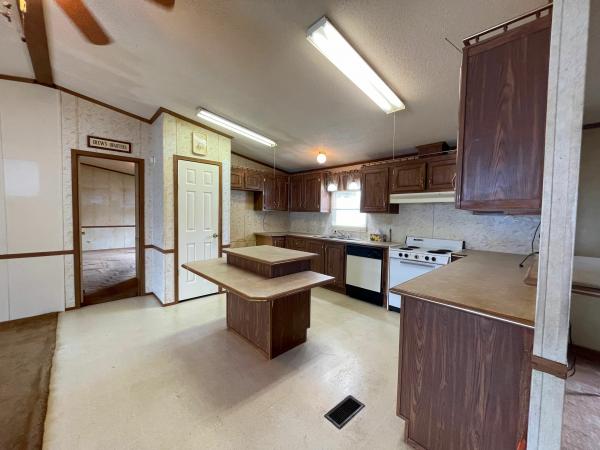 1997 HOMES OF LEGEND TRADITION Mobile Home