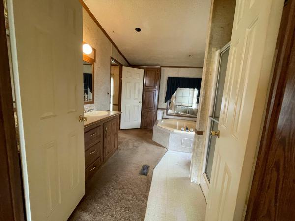 1997 HOMES OF LEGEND TRADITION Mobile Home