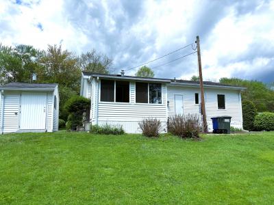 Photo 3 of 19 of home located at 29 Brookside Drive Southington, CT 06489