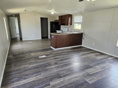 Photo 3 of 6 of home located at 2101 SW 38th Street, Lot 282 Lawton, OK 73505
