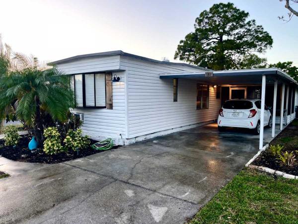 Photo 1 of 2 of home located at 181 N Lake Dr Leesburg, FL 34788