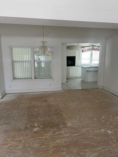 Photo 5 of 15 of home located at 4529 Dewsbury T Lot #798 Lakeland, FL 33801