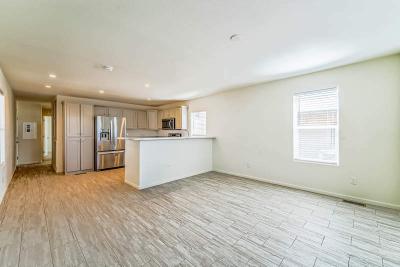 Photo 4 of 8 of home located at 10201 N. 99th Ave. #21 Peoria, AZ 85345