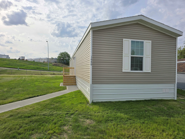 2025 Champion - Topeka Mobile Home