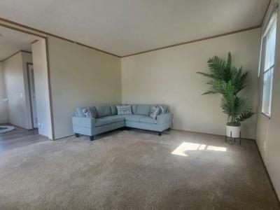 Photo 3 of 20 of home located at 285 Bayview Road Elgin, IL 60123