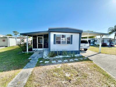 Mobile Home at 4 Center Isle Lake Placid, FL 33852