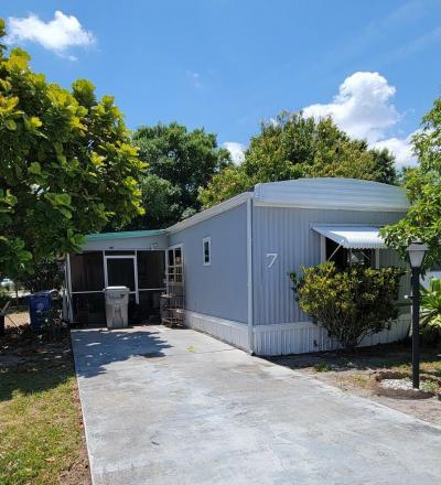 Photo 2 of 23 of home located at 810 8th Street #7 Vero Beach, FL 32962