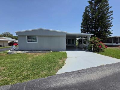 Photo 2 of 20 of home located at 6 Orangewood Dr Fruitland Park, FL 34731