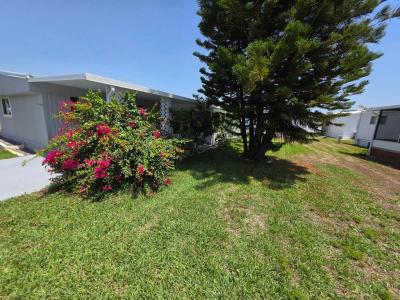 Photo 3 of 20 of home located at 6 Orangewood Dr Fruitland Park, FL 34731