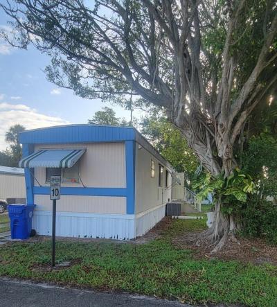 Photo 4 of 24 of home located at 810 8th St #43 Vero Beach, FL 32962