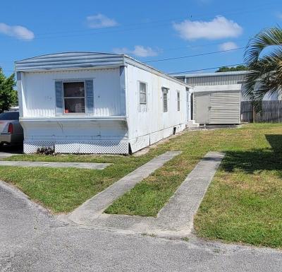 Photo 2 of 5 of home located at 810 8th St #25 Vero Beach, FL 32962