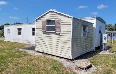 Photo 3 of 5 of home located at 810 8th St #25 Vero Beach, FL 32962
