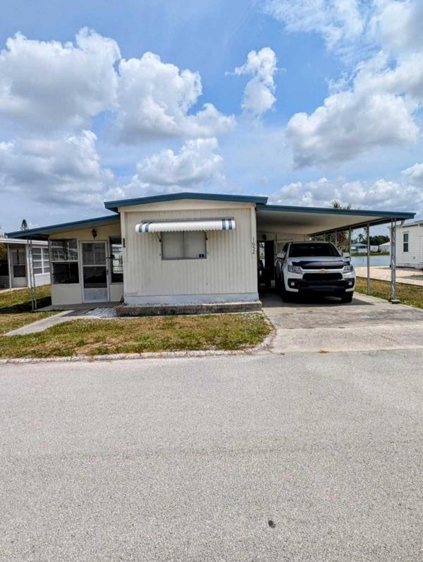 Photo 1 of 2 of home located at 1652 Moonraker Drive Ruskin, FL 33570