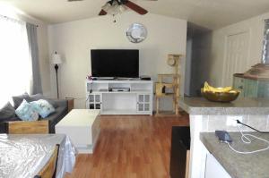 From kitchen looking to living rm