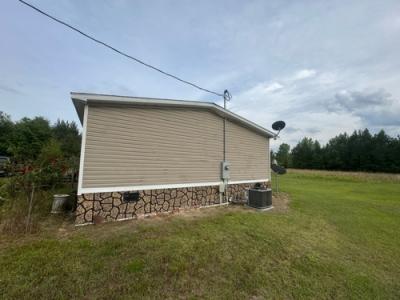 Photo 4 of 14 of home located at 1931 Magruder Rd Midville, GA 30441