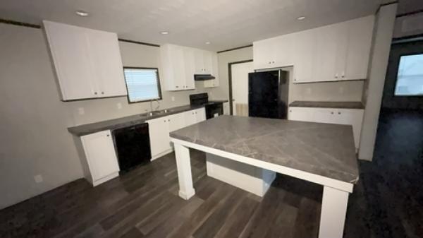 2021 SOLUTION 38SLC28603AH21 Manufactured Home