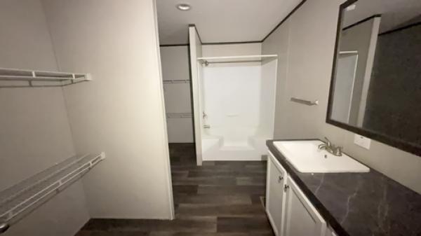 2021 SOLUTION 38SLC28603AH21 Manufactured Home