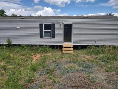 Mobile Home at 301 Queens Rd Howardsville, VA 24562