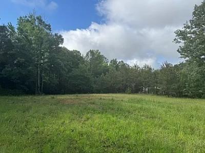 Photo 5 of 27 of home located at 305 Suburban Dr Greenwood, SC 29646