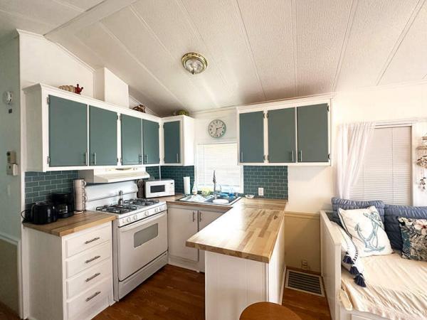 1986 Brentwood Manufactured Home