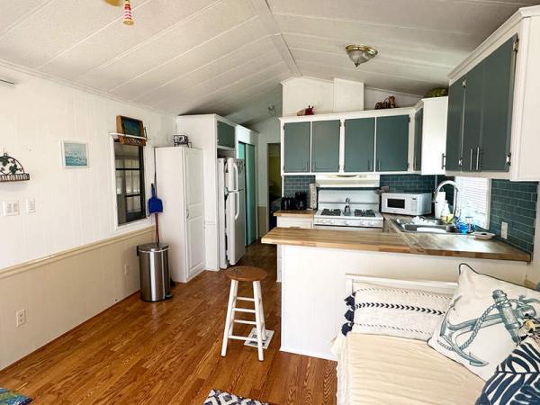 1986 Brentwood Manufactured Home