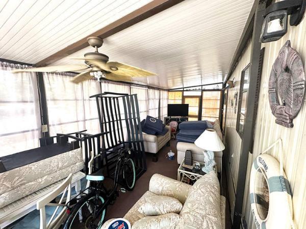 1986 Brentwood Manufactured Home