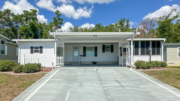 Photo 1 of 2 of home located at 929 W Norman St Lady Lake, FL 32159