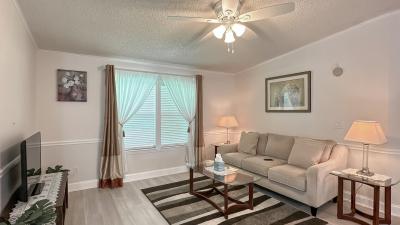 Photo 5 of 17 of home located at 929 W Norman St Lady Lake, FL 32159