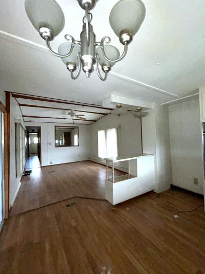 Photo 5 of 14 of home located at 506 Empire Ave Lakeland, FL 33815