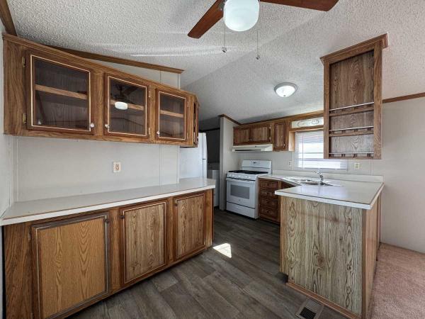 1991 Commodore Park Hill Manufactured Home