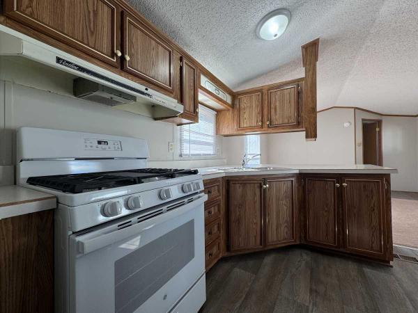 1991 Commodore Park Hill Manufactured Home