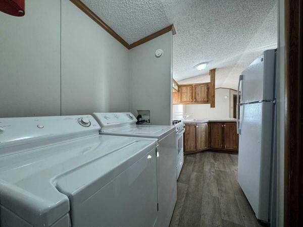 1991 Commodore Park Hill Manufactured Home