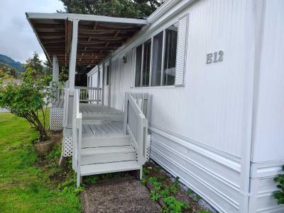 Photo 4 of 19 of home located at 77500 S Sixth St Sp. #E-12 Cottage Grove, OR 97424