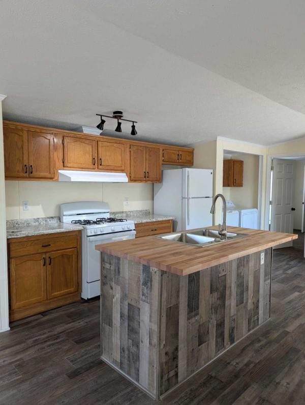 1999 Four Seasons Manufactured Home