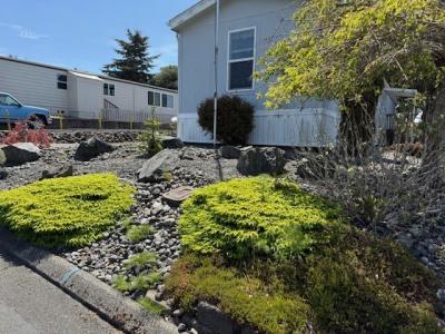 Photo 4 of 13 of home located at 1240 Embarcadero Cir Coos Bay, OR 97420