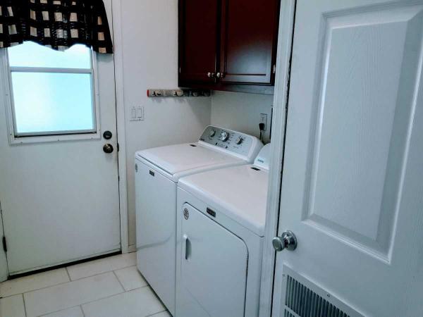 1995 Hallmark Mobile Home