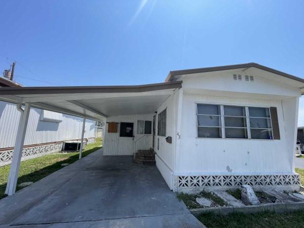 Photo 1 of 2 of home located at 3701 14th Street Lot 43 Bradenton, FL 34205